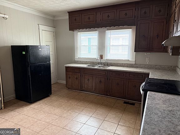 3rd image of 129 R St SW