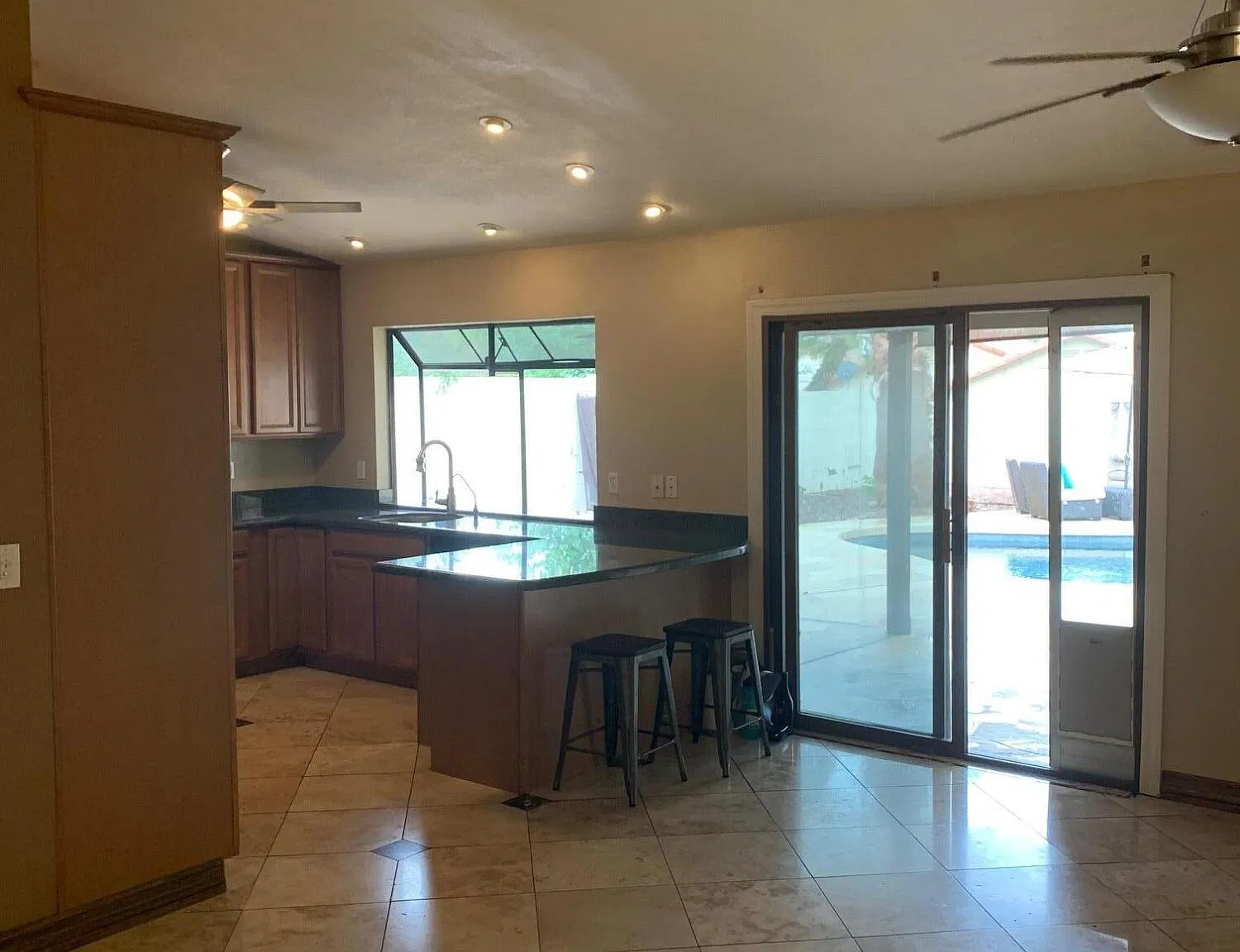 3 bed, 2.0 bath, 1660 sqft, $3,500 — Photo 3