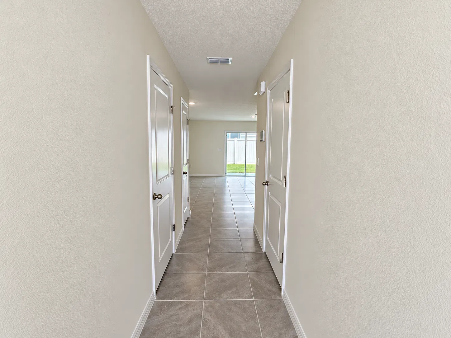 3 bed, 2.5 bath, 1505 sqft, $1,800 — Photo 3