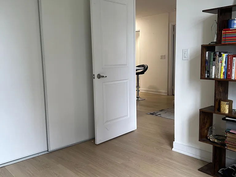 330 Burnhamthorpe Rd W #408 — Photo 15