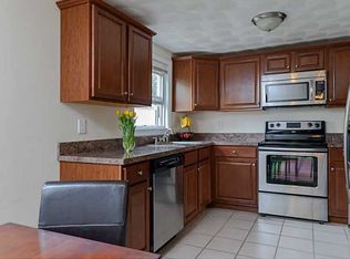 132 Gainsville Dr, Warwick, RI 02886