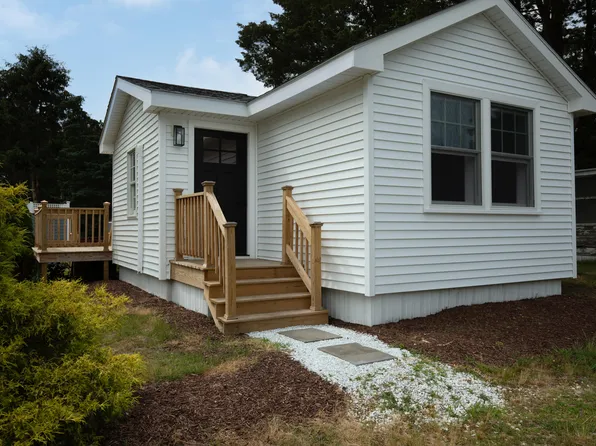 9 2nd Street, Bourne, MA 02532