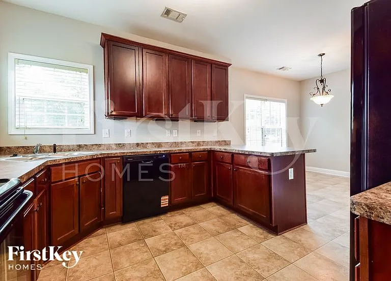 6303 Spring Cove Dr — Photo 5