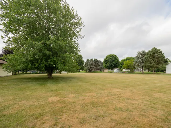 E Lyons St, Schoolcraft, MI 49087