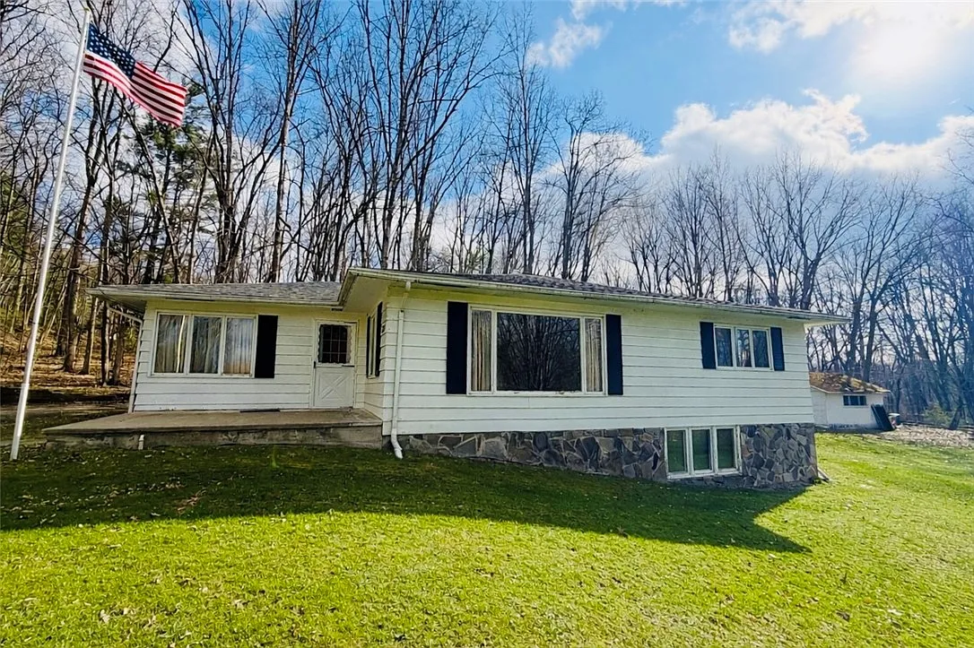221 Rafferty Rd photo 1