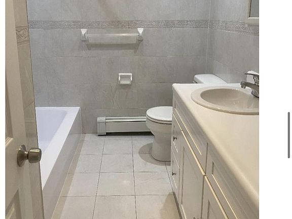 3rd image of 922 Throggmorton Ave #4