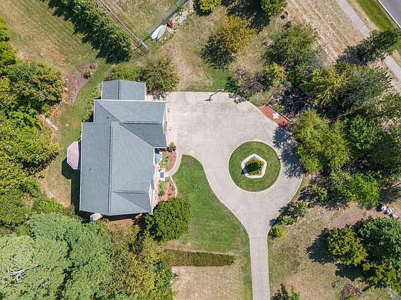 4th image of 1860 Windingvine Ct