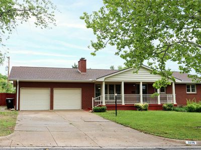 2235 Edgehill Rd, Salina, KS, 67401
