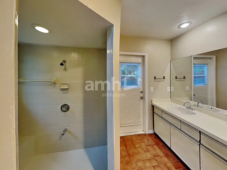 4615 Tiffany Woods Cir — Photo 14
