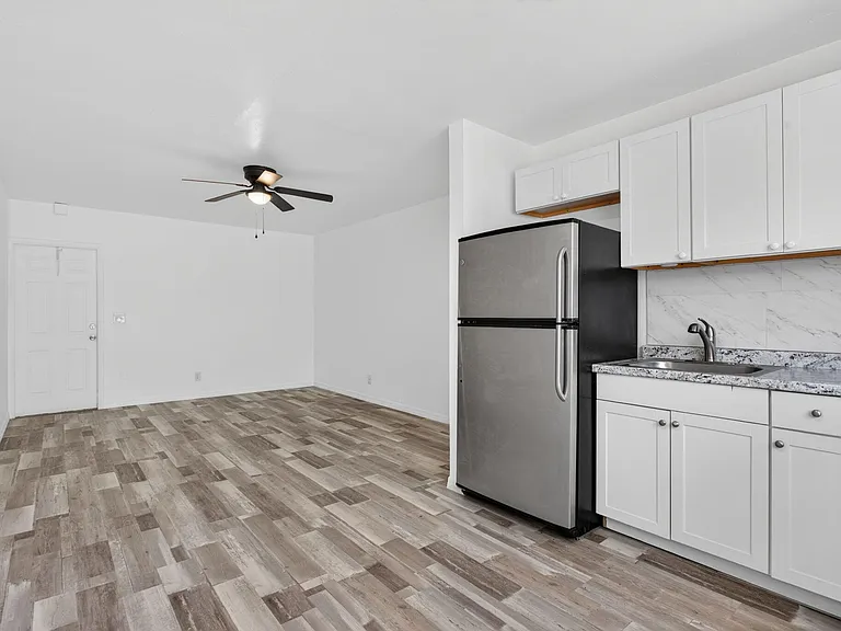 2275 NE 12th St #13 — Photo 7