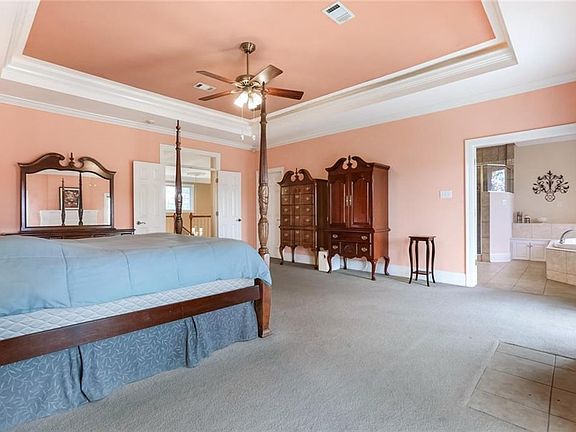 4th image of 115 Laura Ln