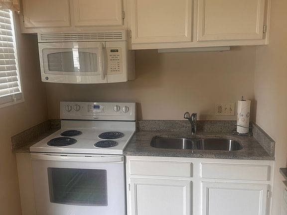 5th image of 1822 Villa Dr #1822