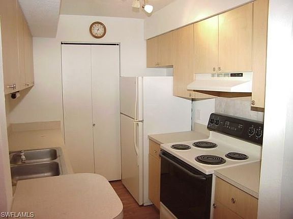 2nd image of 2915 Winkler Ave APT 814
