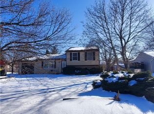 6600 Parkwood Dr, Lockport, NY 14094