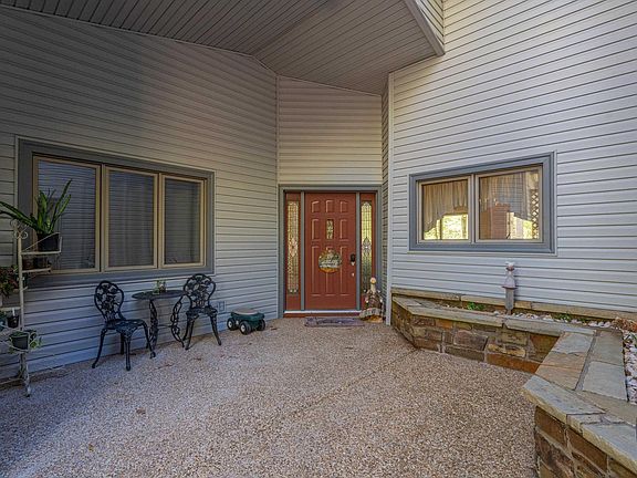 4th image of 2 Palencia Ln