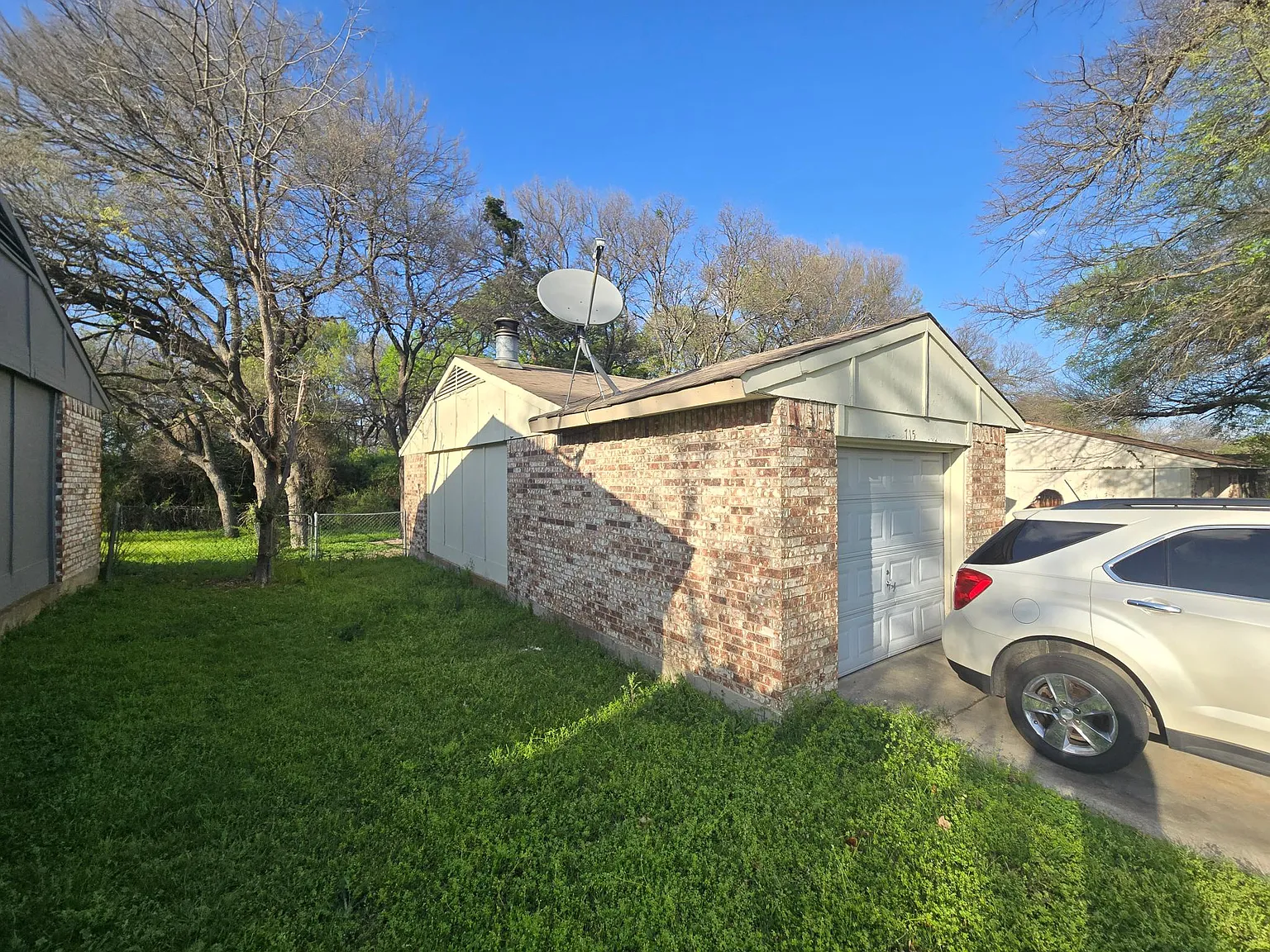 3 bed, 1250 sqft, $2,300 — Photo 3