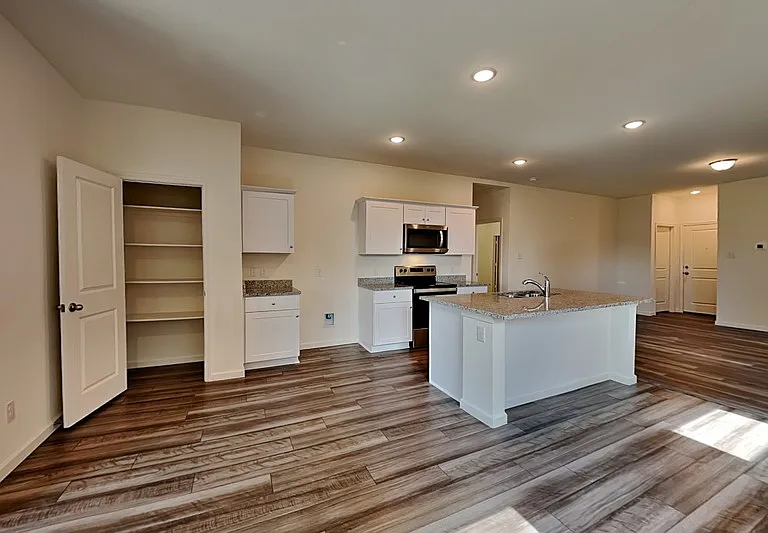 617 Colgate Cir — Photo 5
