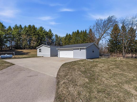 3rd image of W8414 Hemlock ROAD