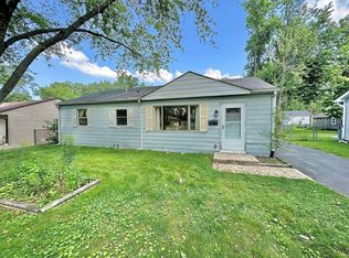 26 Golf View Ln, Carpentersville, IL 60110