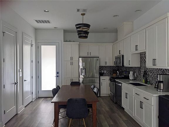 2nd image of 607 W Saint Johns Ave #3