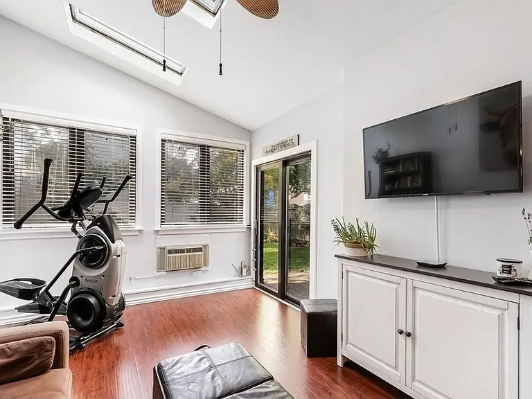 233 Shady Ln — Photo 22