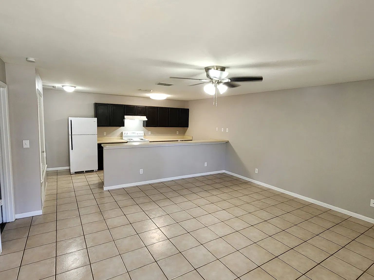 Deer Park Apartments - 1407 — Photo 2