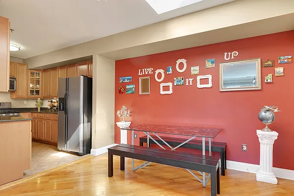 Sold by Berkshire Hathaway HomeServices, Hudson River Properties | media 3