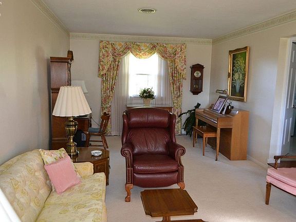 3rd image of 315 Brunswick Dr
