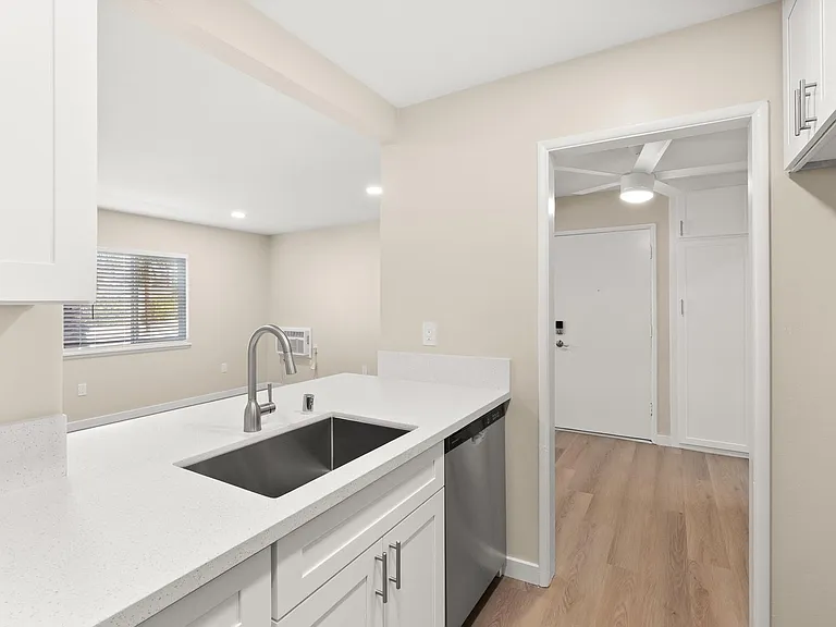 Concorde Apartments - Riverside, CA — Photo 12