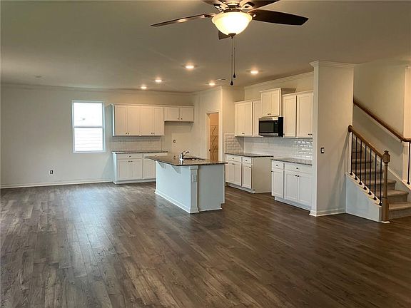 3rd image of 4181 Oakhurst Dr