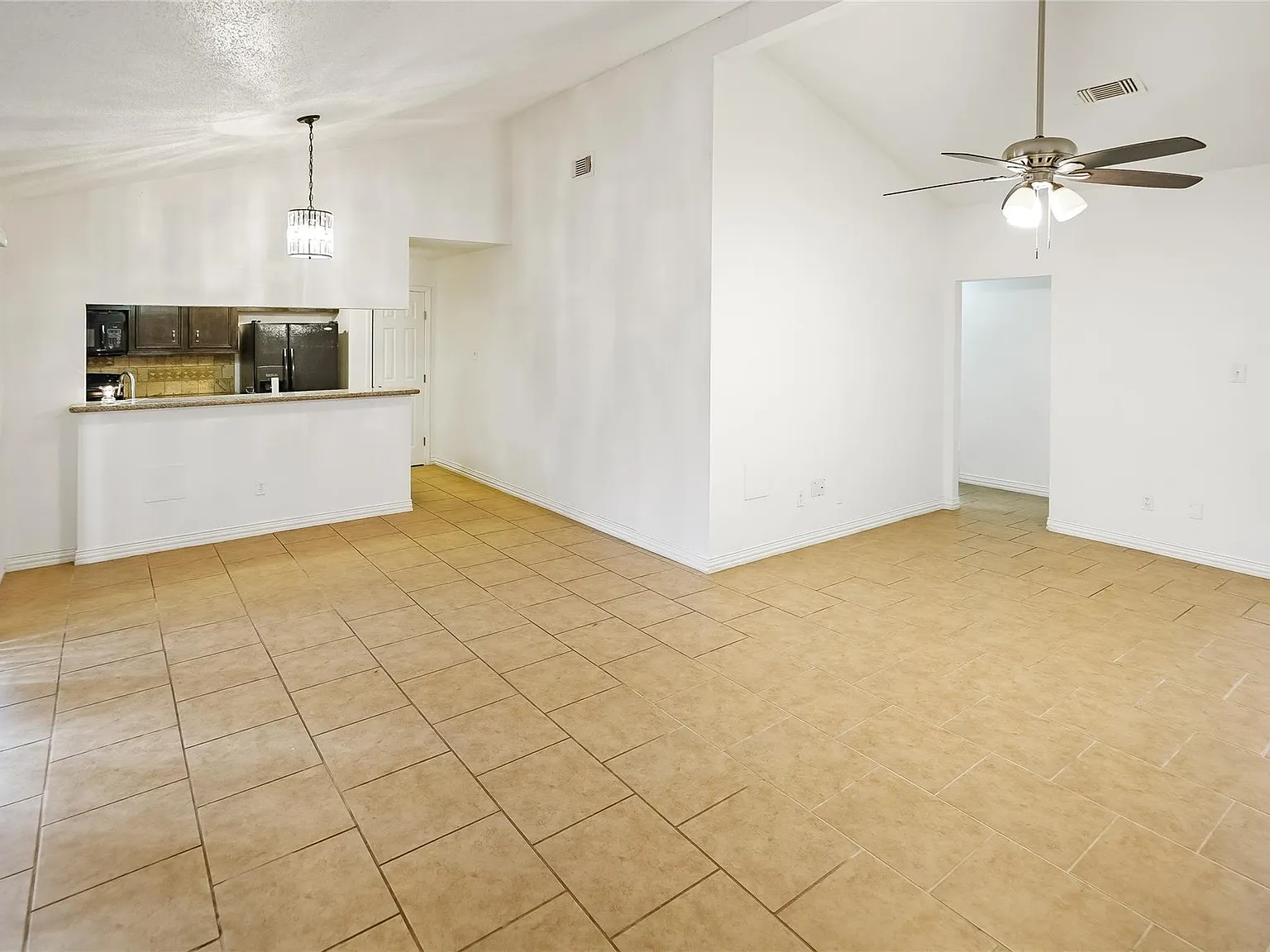 2 bed, 2.0 bath, 1405 sqft, $1,500 — Photo 2