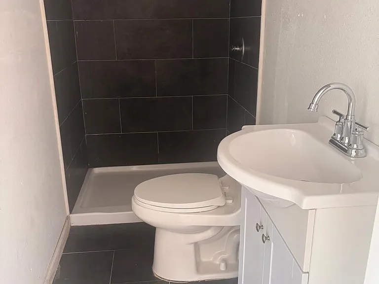 1206 S Peach Ave #101 — Photo 6