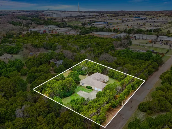 900 Willis Dr, Cedar Hill, TX 75104