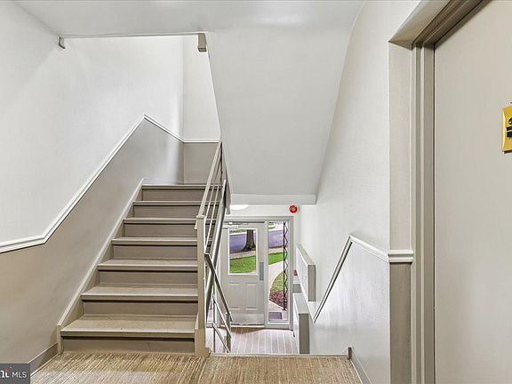 3rd image of 10518 Weymouth St APT 102