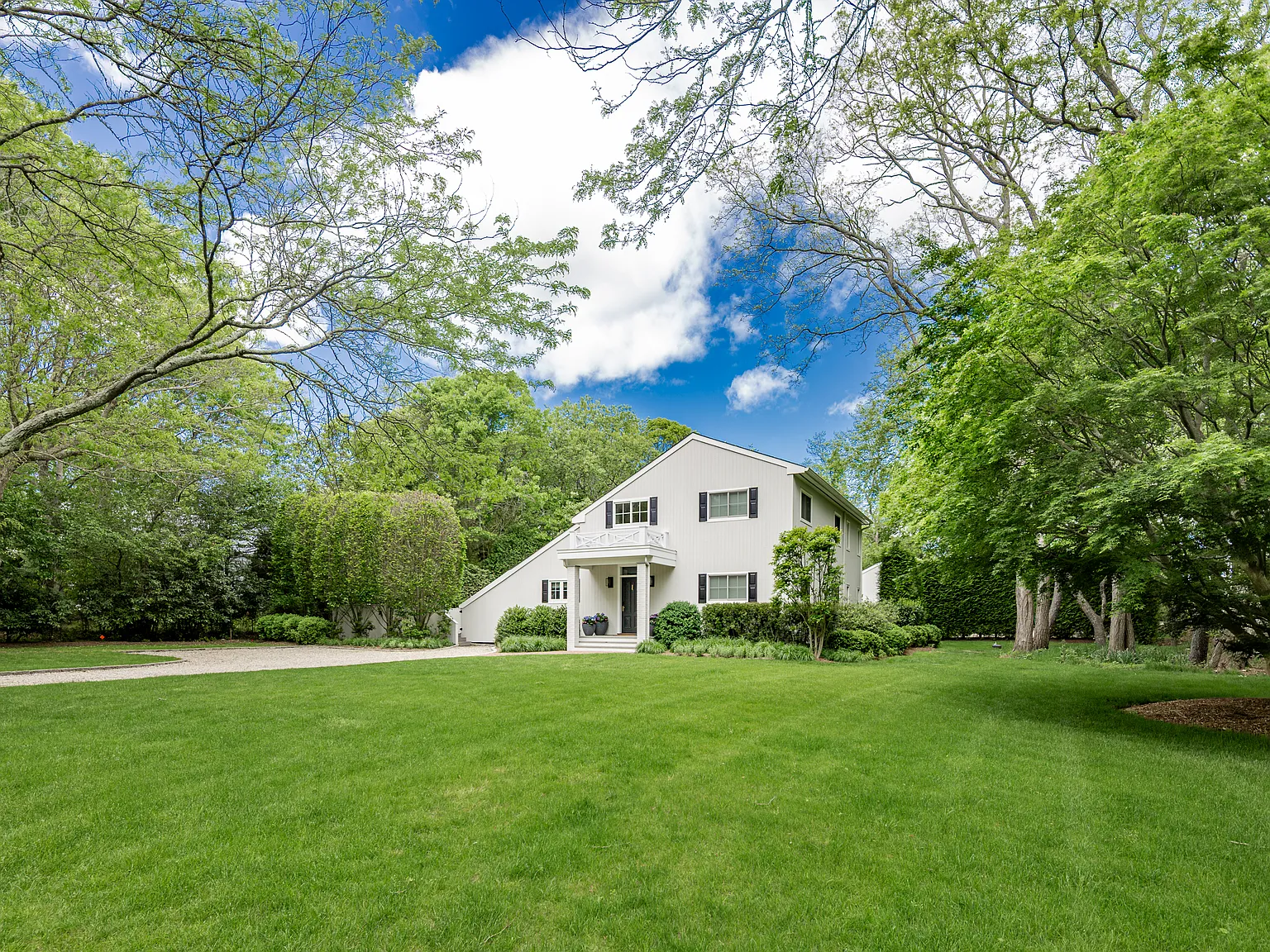 Bridgehampton Designer Decorated 5 Bedroom — Photo 3