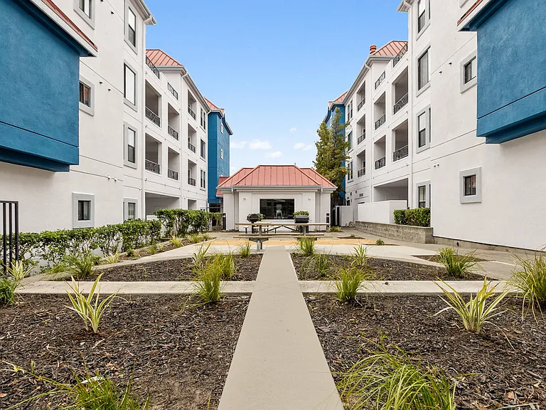 Del Norte Place Apartment Homes — Photo 19