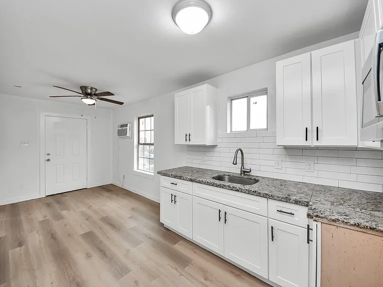 209 Owens St #A — Photo 5