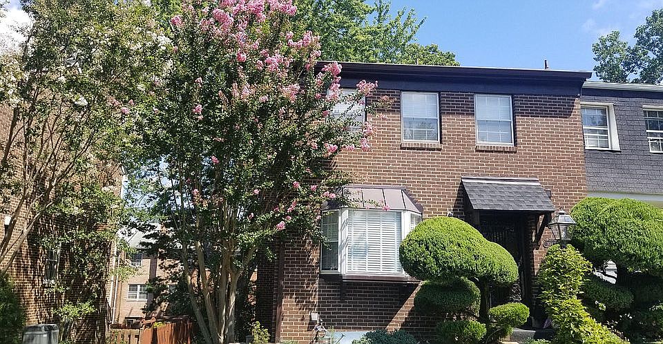 1st image of 10454 Armstrong St