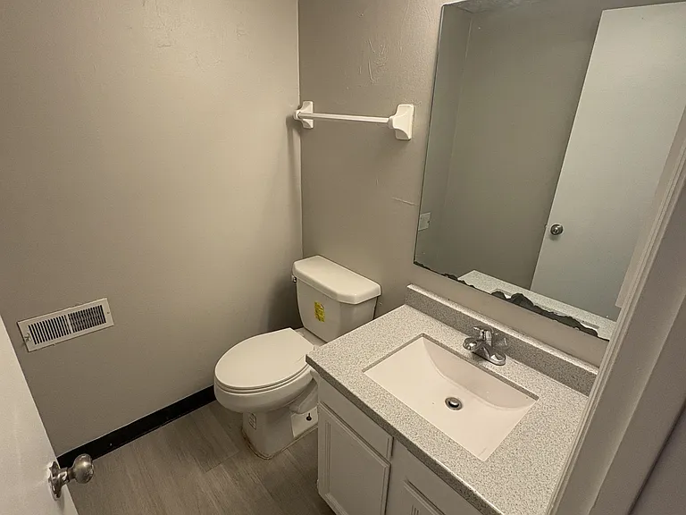 406 Seranade St — Photo 10