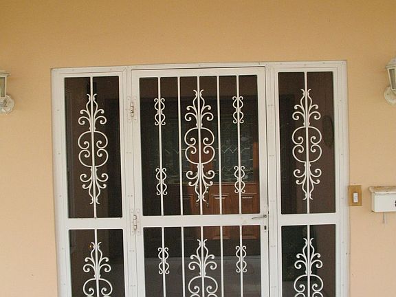 Screened front entrance