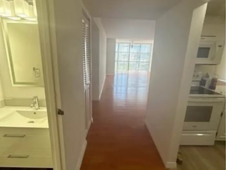 800 Parkview Dr #406 — Photo 9