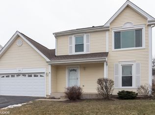 113 Woodview Dr, Streamwood, IL