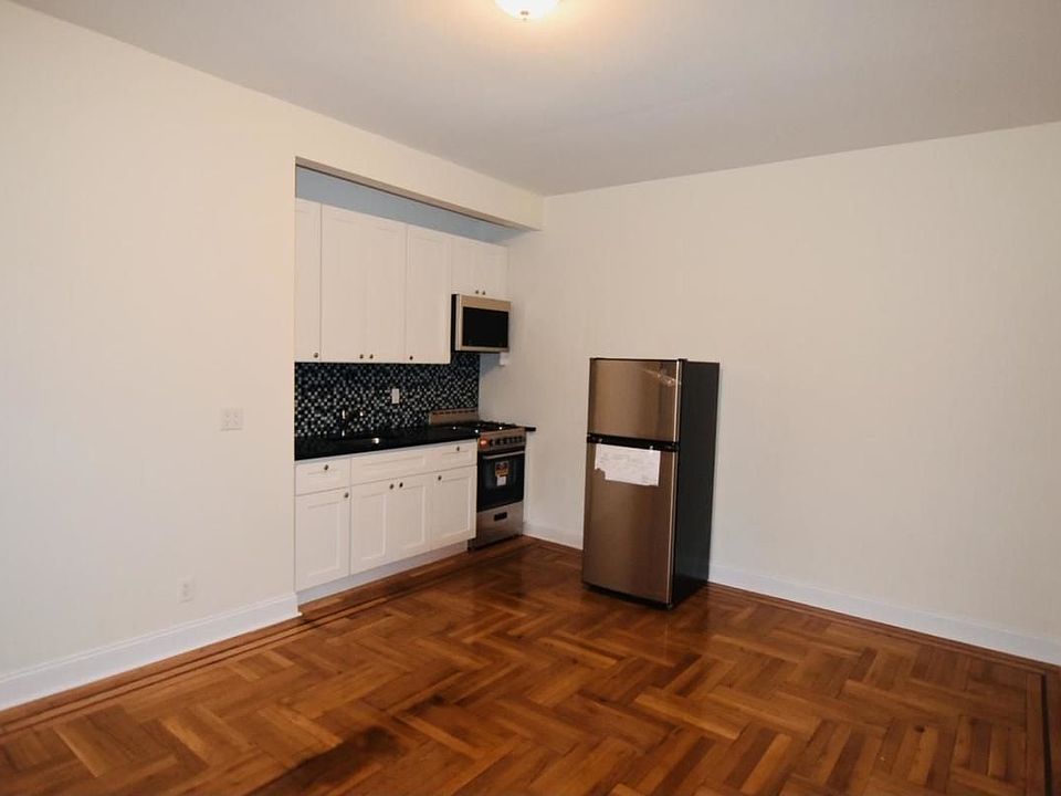 2nd image of 2950 Ocean Ave #17B