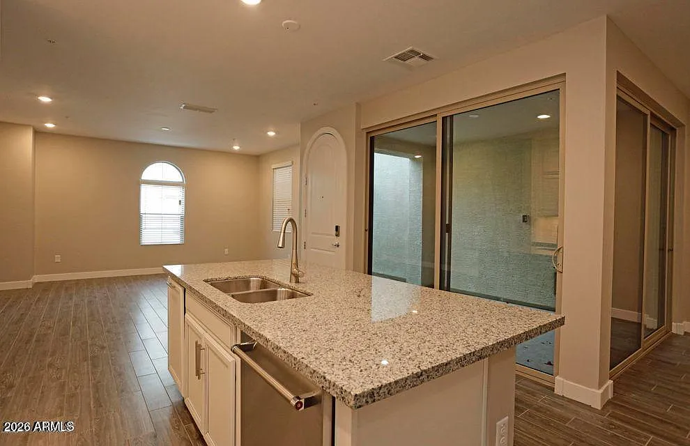 3 bed, 2.5 bath, 1782 sqft, $2,400 — Photo 3