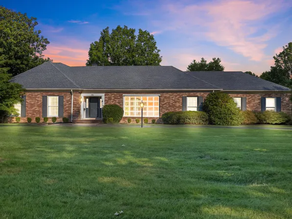 216 Country Ln, Frankfort, KY 40601