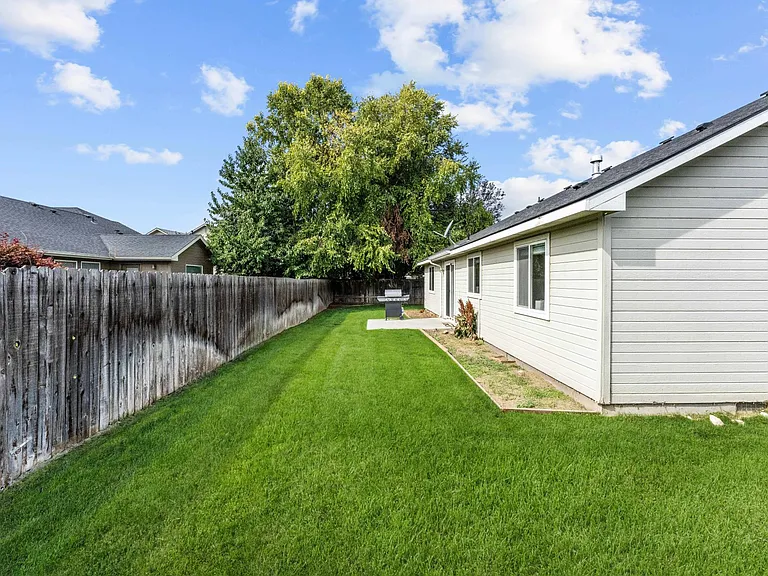 1847 W Whitestone Ct — Photo 32