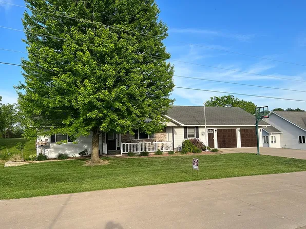 30739 Woodlawn Dr, Bellevue, IA 52031