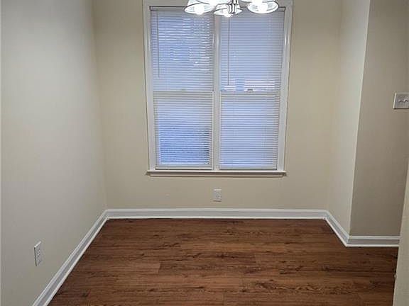 3rd image of 1225 Oakplace Dr SW APT D