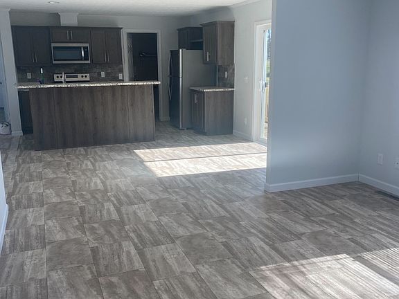 4th image of 1440 W Plum St #209