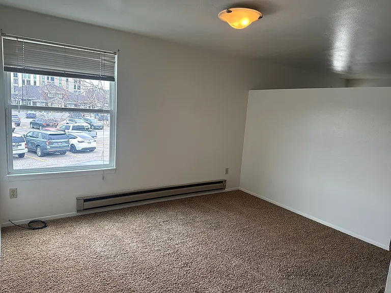 321 W Grove St — Photo 2